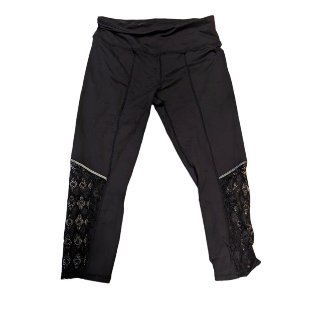 NWOT 3/4 Black workout pants